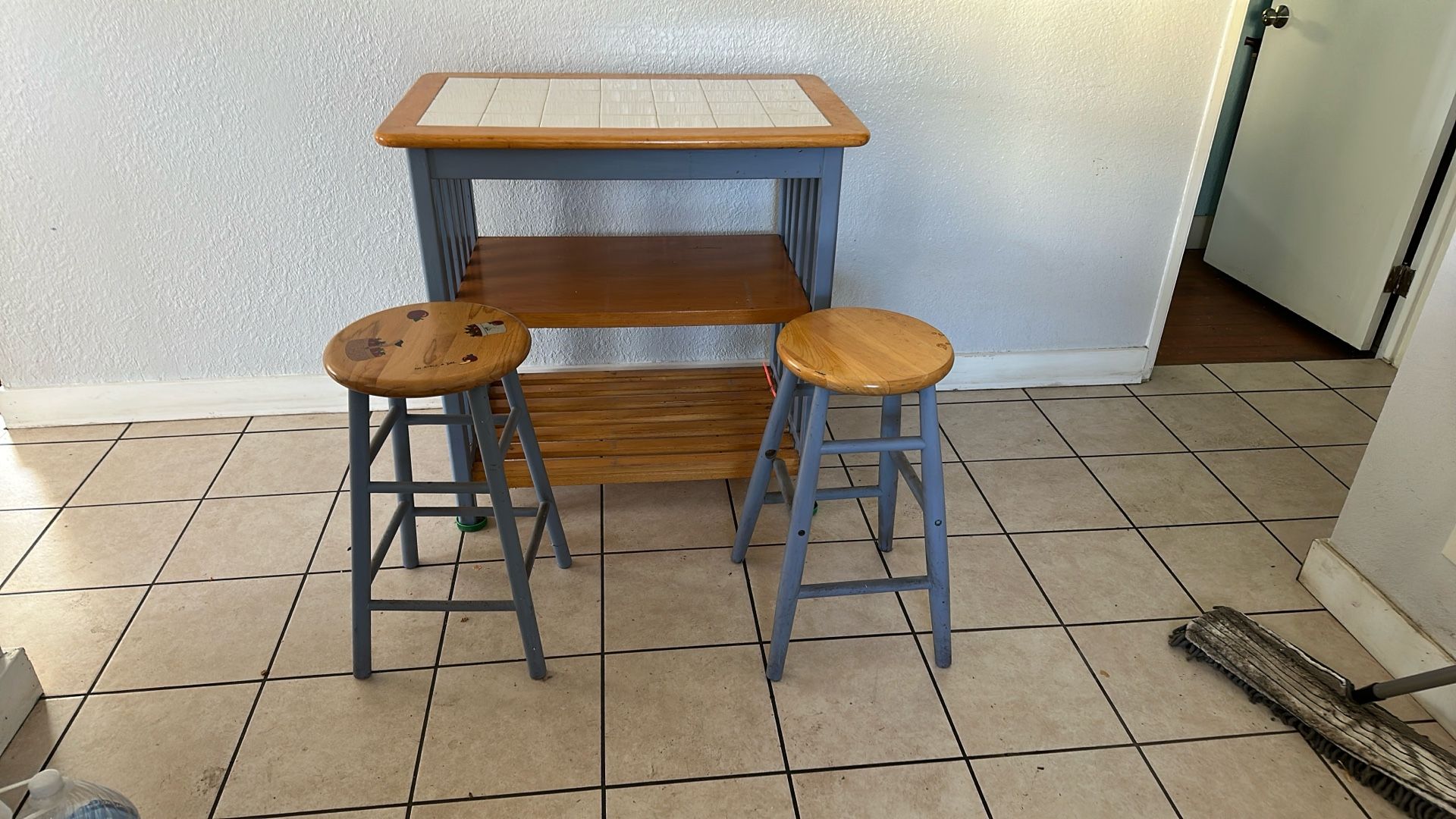Kitchen Table And Stools
