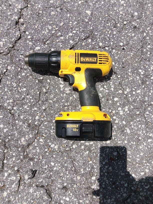 DEWALT DC970 18V Cordless Drill Driver. 
