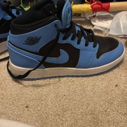 Jordan 1’s (blue)