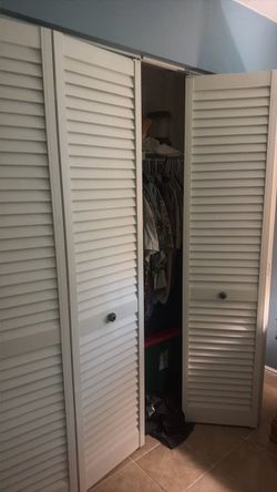 Bifold louvre closet doors