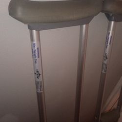 Medline Aluminum Crutches 
