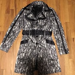 BEBE COAT WOMAN SIZE MEDIUM EXECELLET CONDITION 