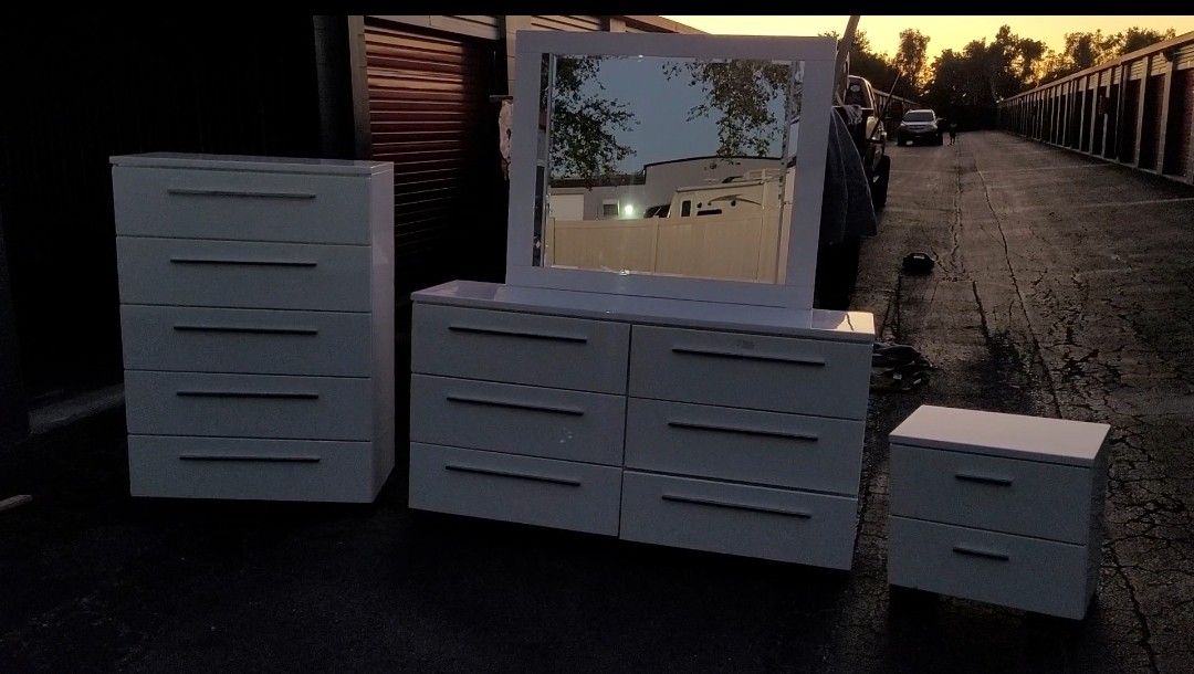 AMERICAN SIGNATURE Furniture😍😯5 Piece Queen Bedroom Set🤯75% Off Retail🏃🏼‍♀️🏃🏼Go Quick💯OBO