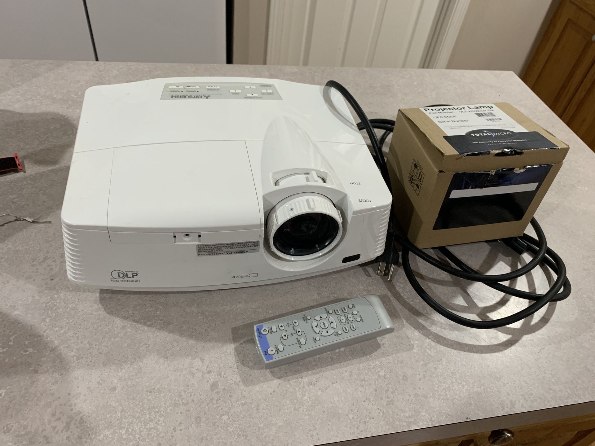 Mitsubishi FD630U 1080P Projector