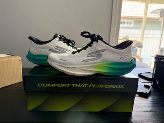 NEW 9.5 Skechers Slip-ins: Aero Spark