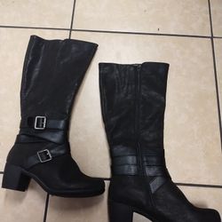 Super Cute Boots/ Size 8/ NEW/ $30 Cash Only/Blue Diamond And Rainbow 