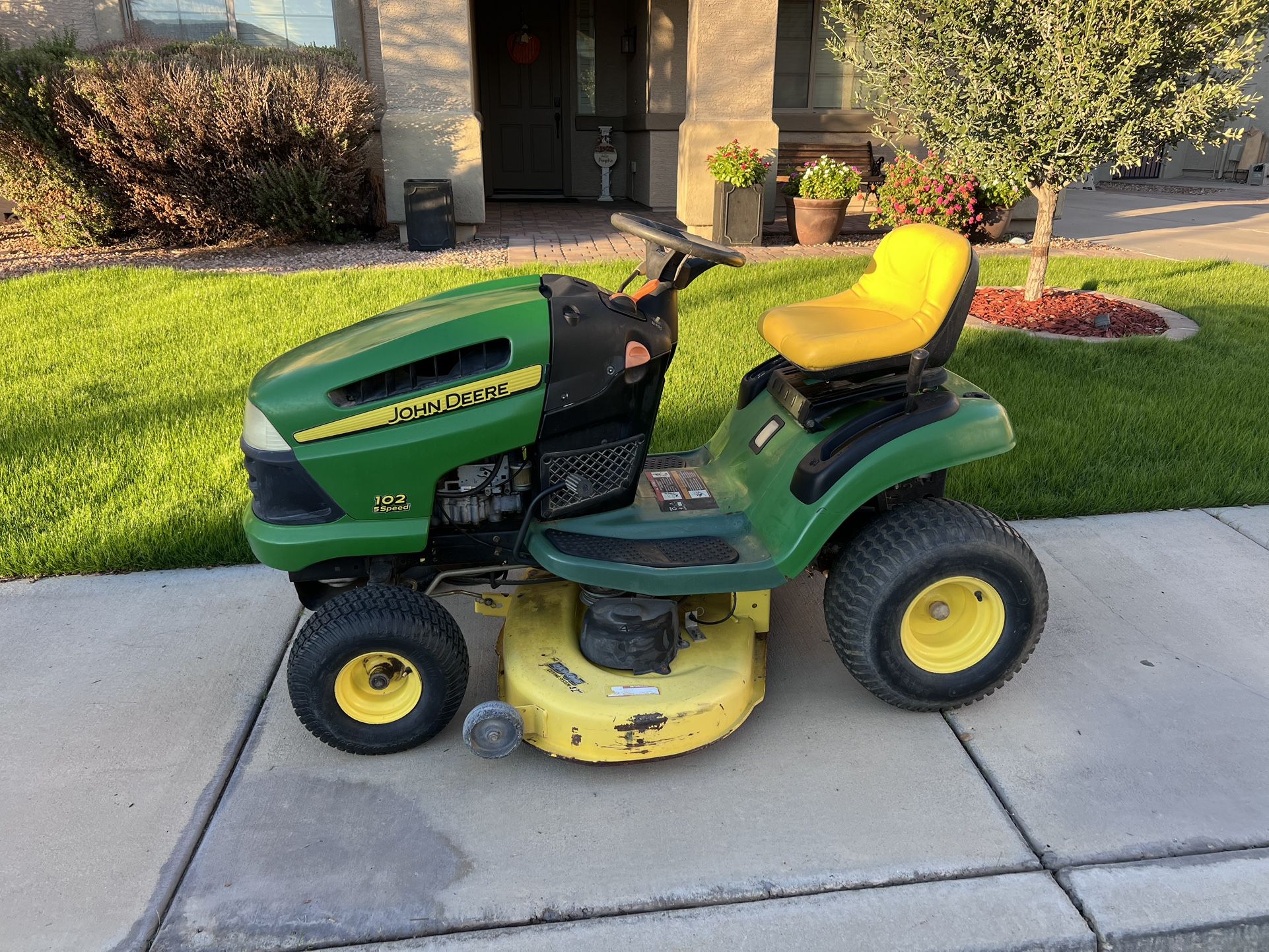 John Deere Riding Mower