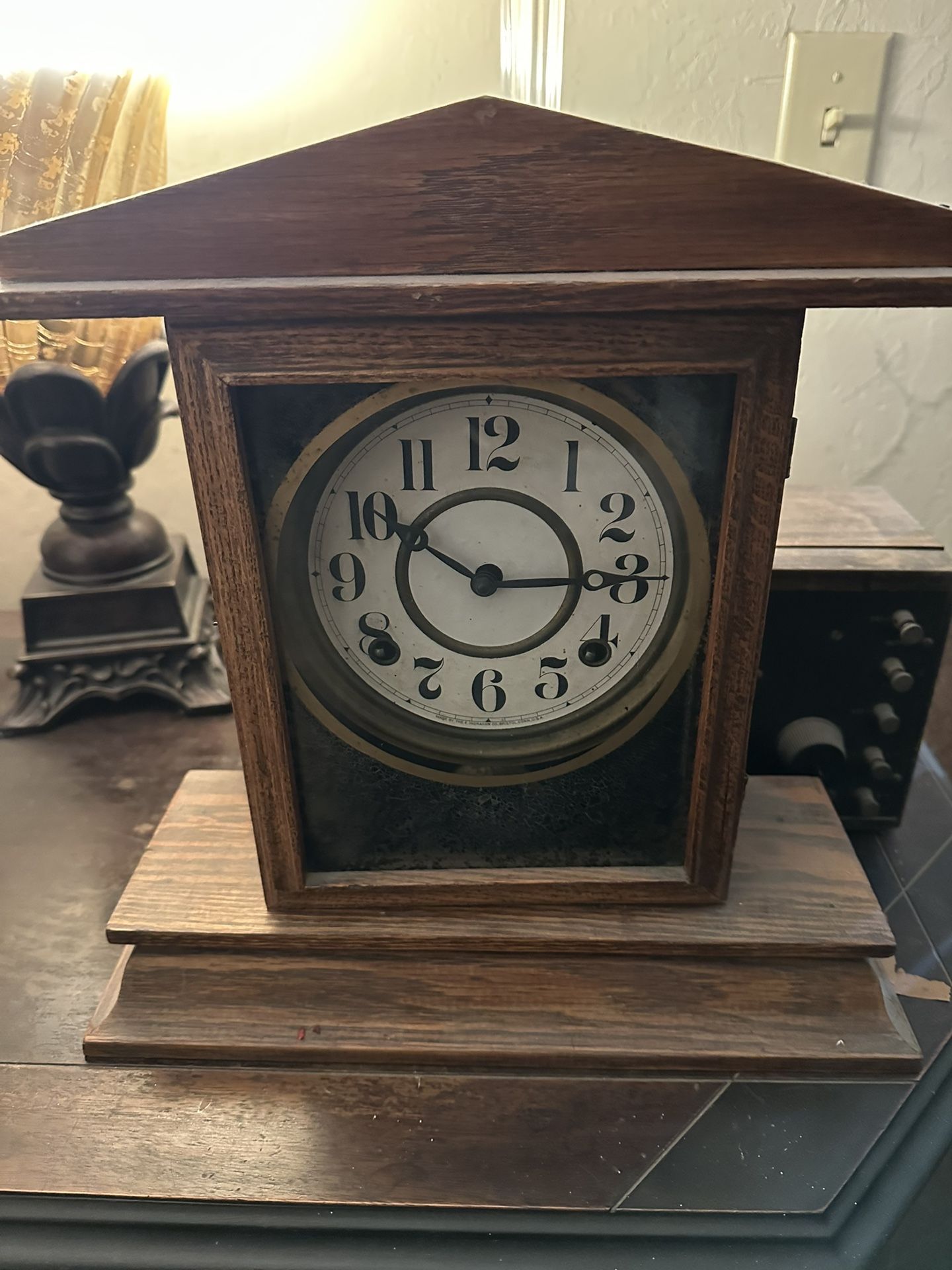 Vintage antique E. Ingraham Co. Mantle Shelf Clock late 1800’s to early 1900’s $160