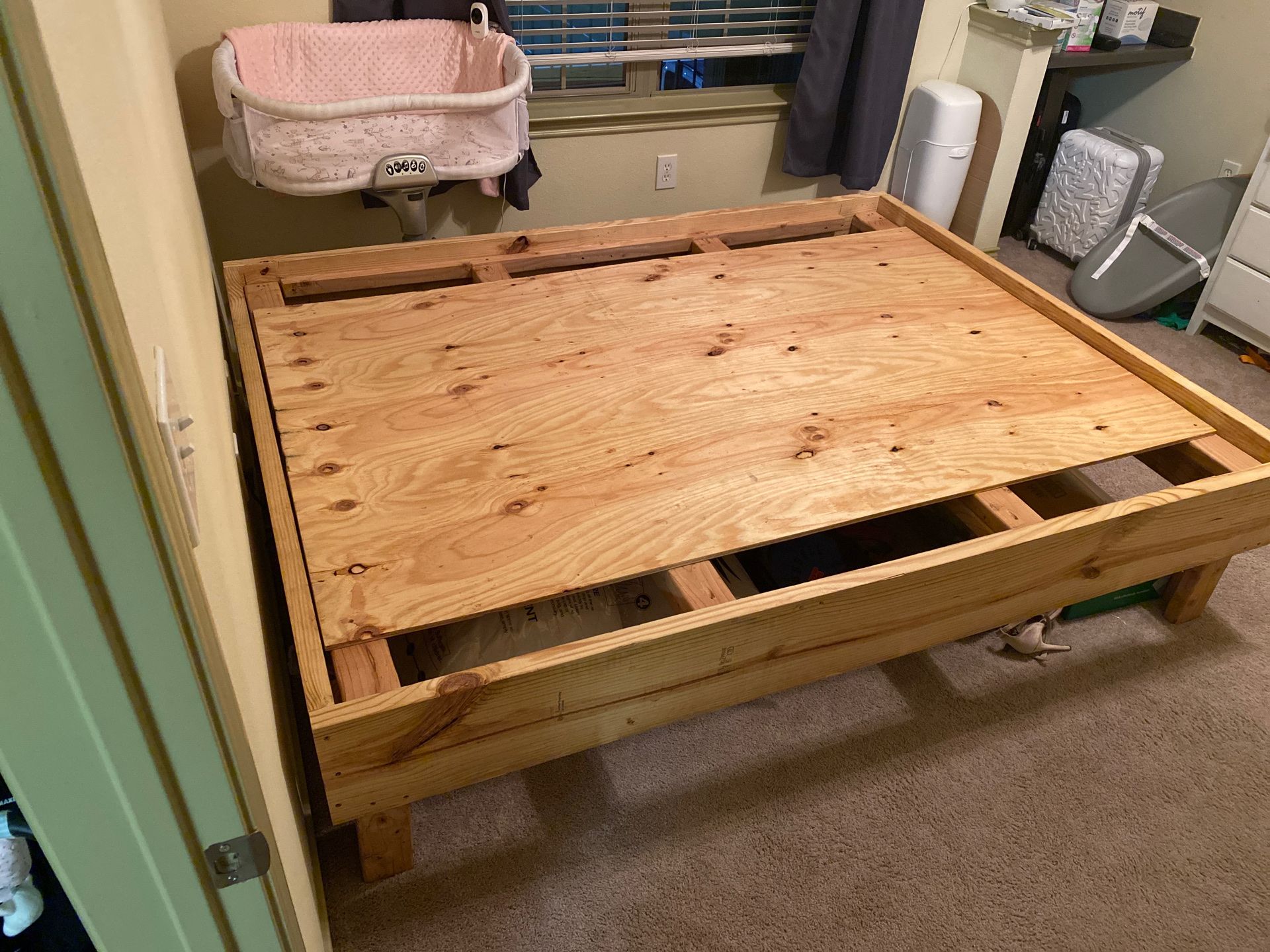 Queen bed frame really heavy and extremely sturdy
