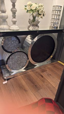 Crushed mirrors hold way table