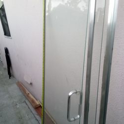 67"×22½ Glass shower door two pieces