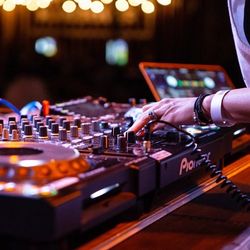 Beginner/intermediate DJ lessons