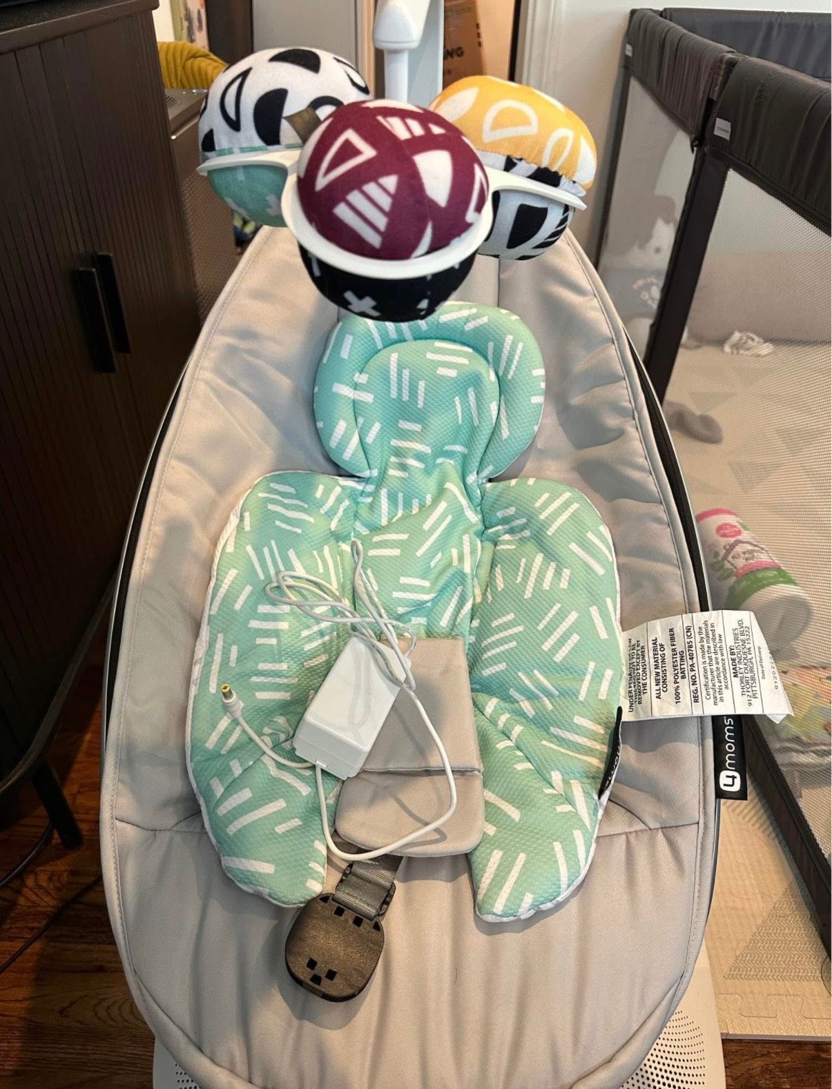 4moms mamaRoo Multi-motion Baby Swing with newborn insert