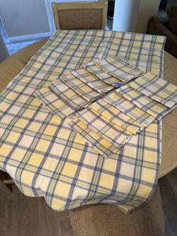 Cloth 76x 58 Tablecloth And 12 Matching Napkins 