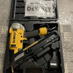 Dewalt 15 Gauge Angle Nail Gun