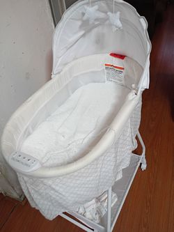 Delta Children Deluxe Soothing Dreams Bassinet