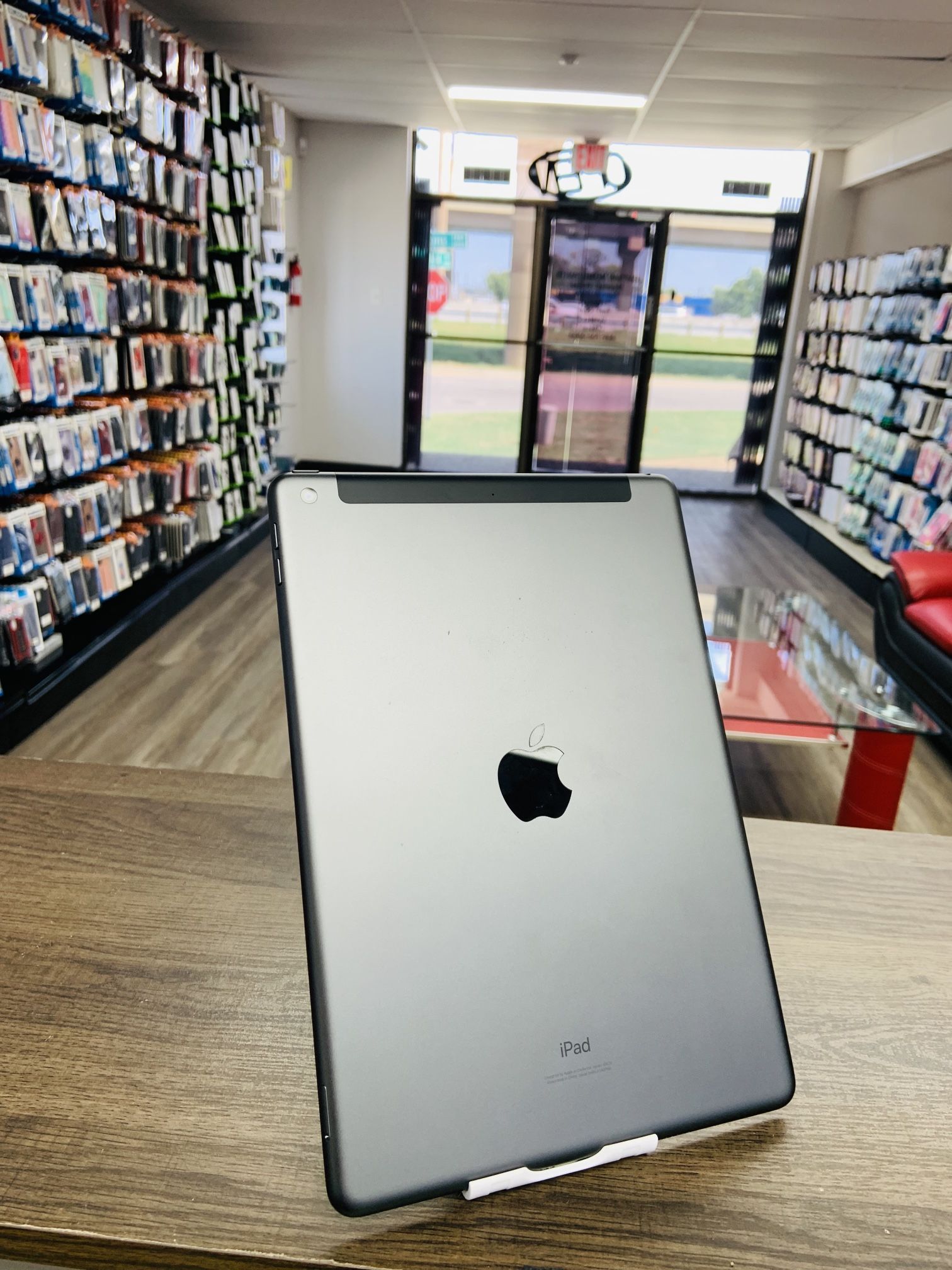 IPad 8th Gen 32GB Wi-Fi & Cellular 