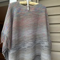 NWOT! Grey, Pink Soft Wool-feel Poncho. Unbranded Boutique buy. One Size.