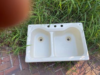 Thermocast double fiberglass sink
