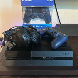 Sony PS4 500GB Bundle – Console + 2 Controllers + Turtle Beach Recon 50P Headset