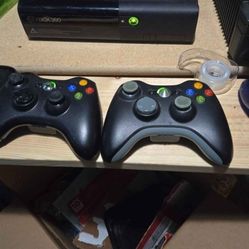 Xbox 360 8 Games 2 Controllers 