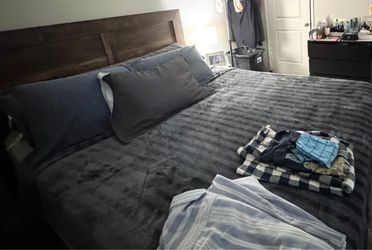 Queen Size Bed Bed Frame w/ Mattress
