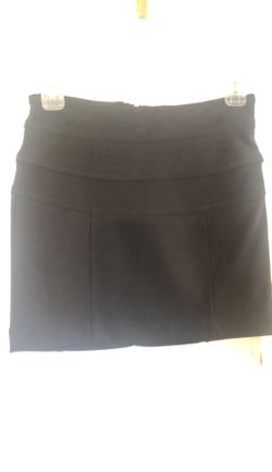 BARlll Black 97%polyester 3% spandex short skirt with nice pattern detail. Sz xs