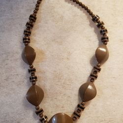 Vintage Beaded Necklace With Clasp Close
