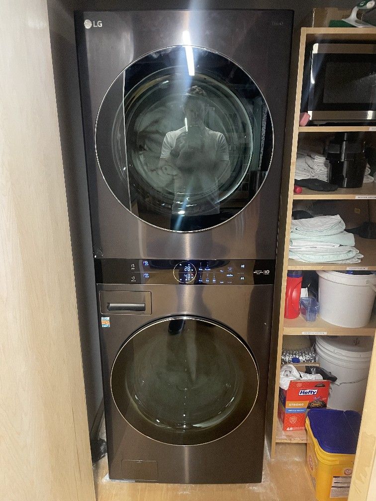 Lg Thinq Washer & Dryer Station
