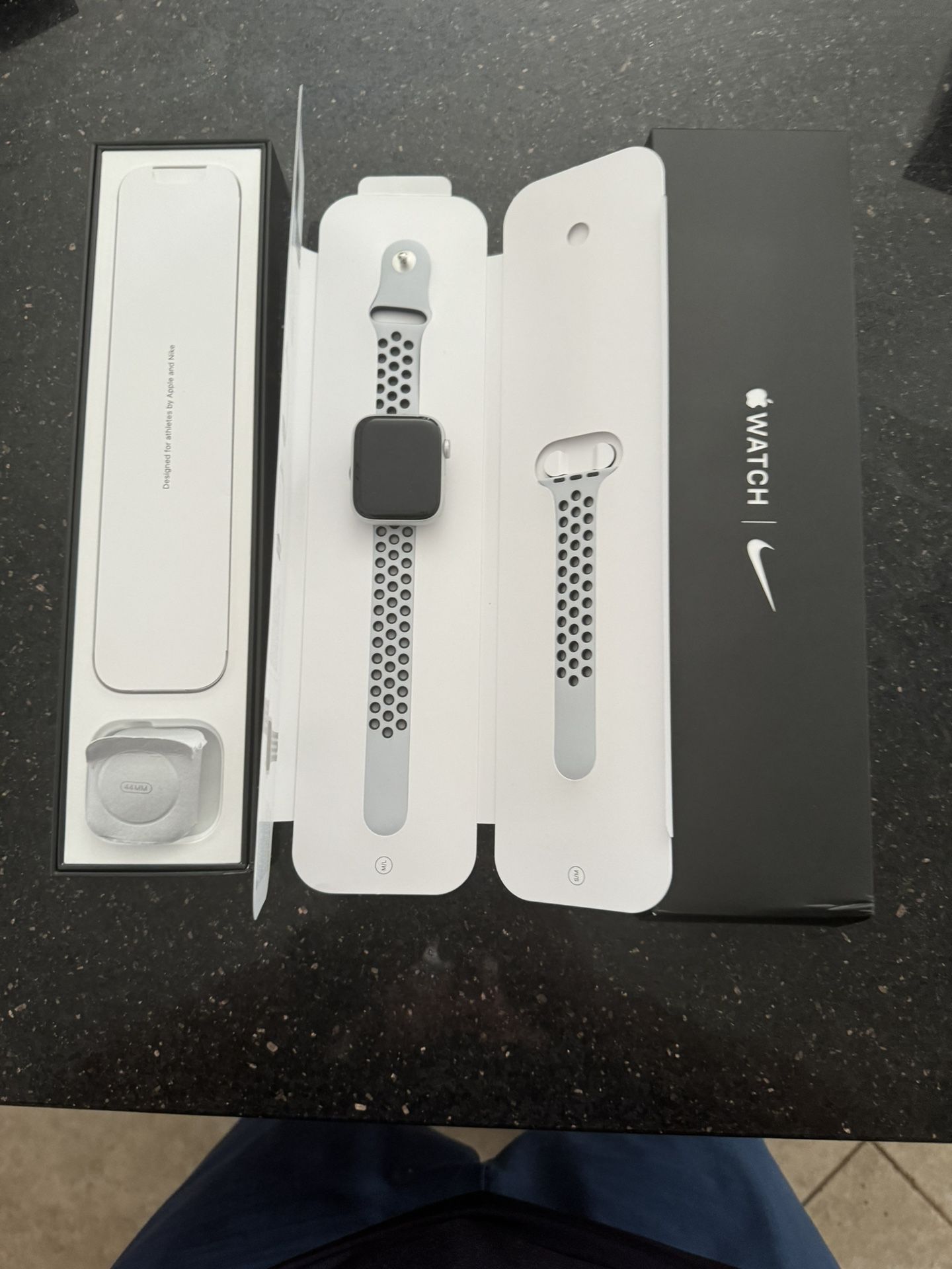 I watch Serie 6 Nike Platinum Color