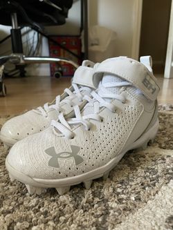 Under Armour (Size 2) Youth Football Or Baseball Cleats