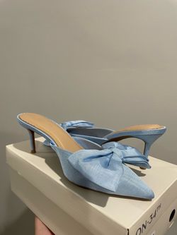 Blue blow kitten heels