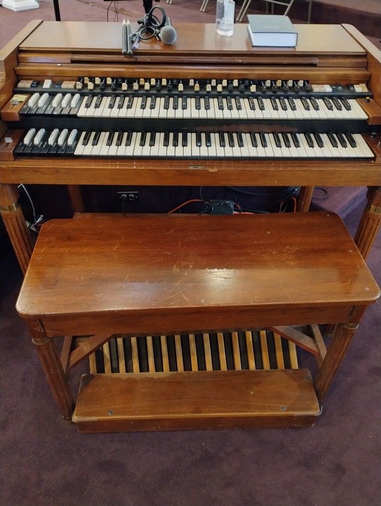 Hammond B3000 Organ With Leslie