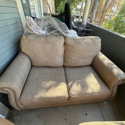 Beige Couches/ Sala Color Beige 