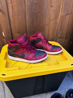 Size 9 Nikes