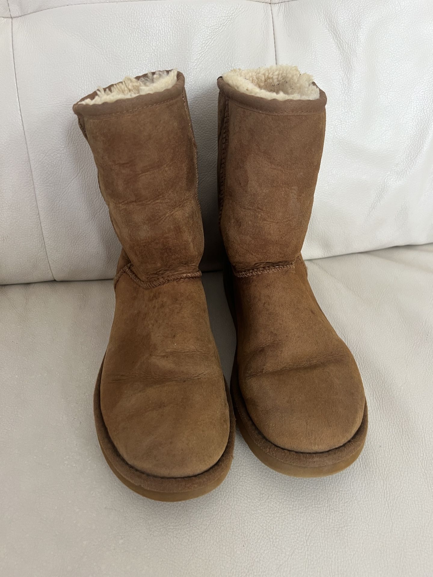 UGG Women’s Boots Classic Short 5825 Chestnut Size 8/EUR 39