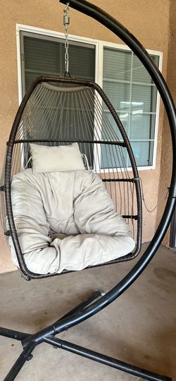Hanging egg chair