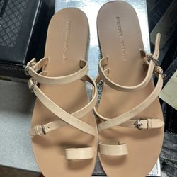 Women Shoes Size 7&8&9 For 30 Each & 2fir 50$ 