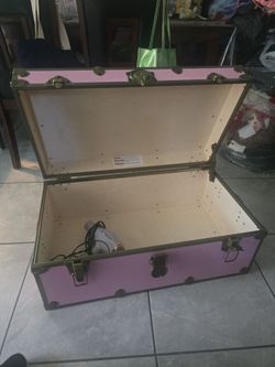 Pink chest little heavy wood like new