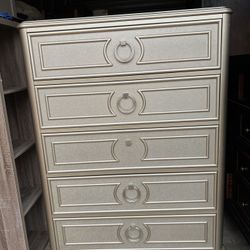 chest of drawers