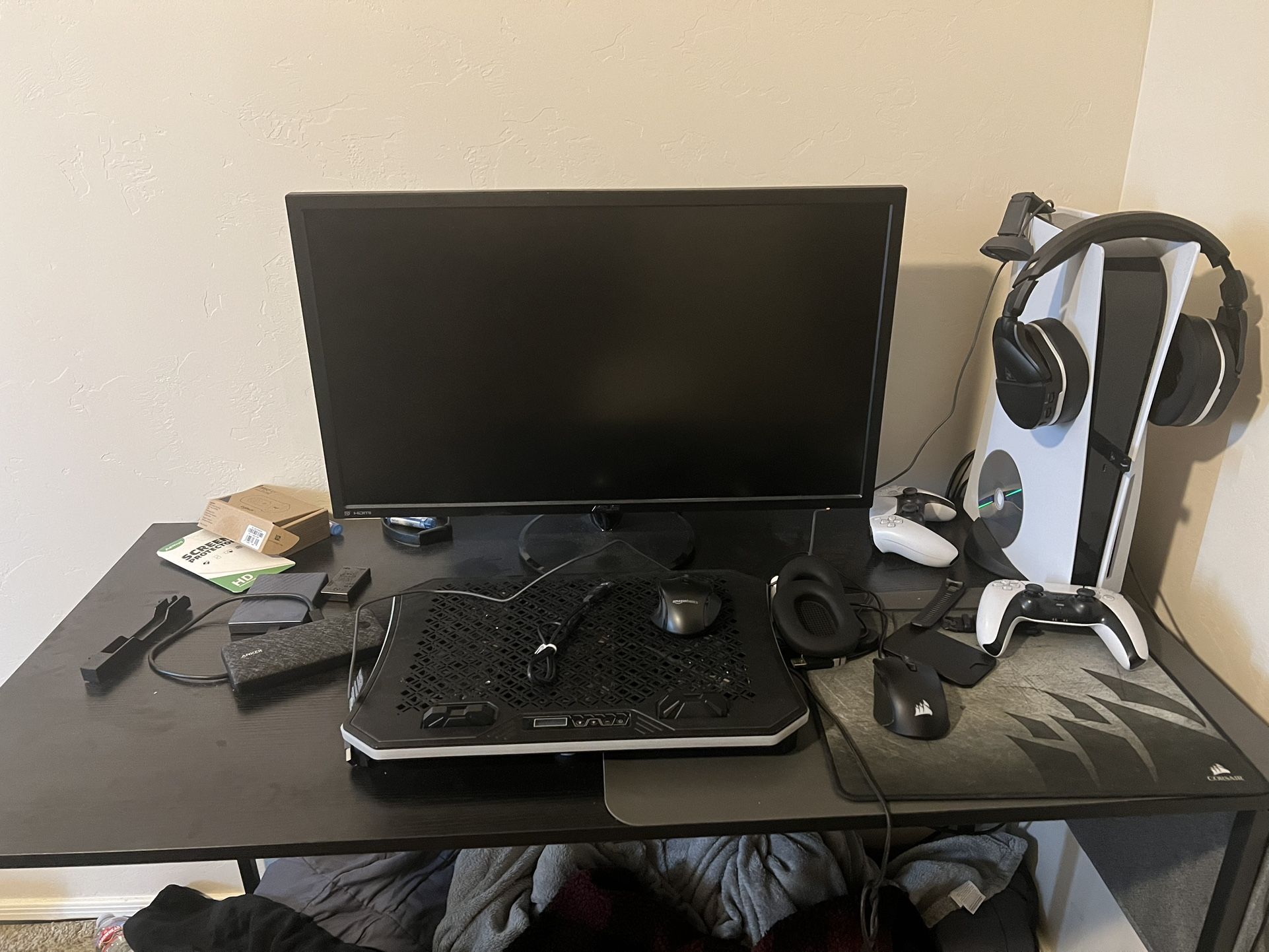Desk With Fabric Pocket