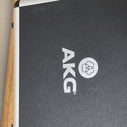 AKG 220
