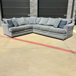 Beautiful Gray Broyhill Sectional. Delivery Available. 