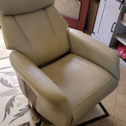 Benchmaster Recliner Chair