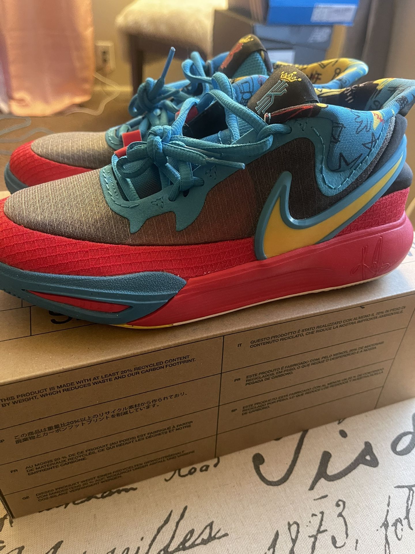 Nike Kyrie 8 GO SE (GS) Sz 5.5y