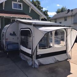 Open box Thule QuickFit awning tent 2.60m medium black/gray/white