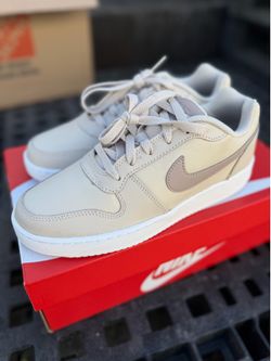 Nike shoes Women size (8)