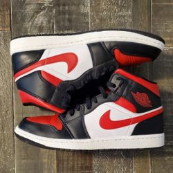 Air Jordan 1 Mid 'Bred Toe'