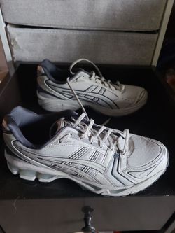 Asics size 9.5 mens