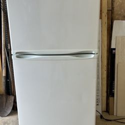 Magic Chef Fridge